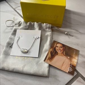 Elisa Pendant Necklace in Ivory Pearl